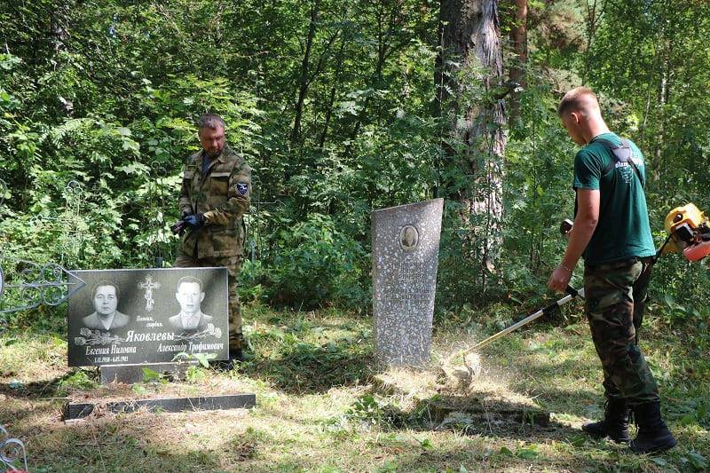 В Смоленской области «доброхоты» благоустроили могилы участников войны