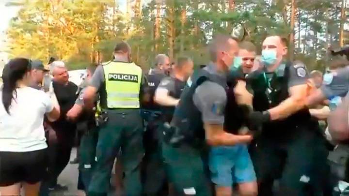 Новости на "России 24". В Литве бунтуют нелегальные мигранты и местные жители