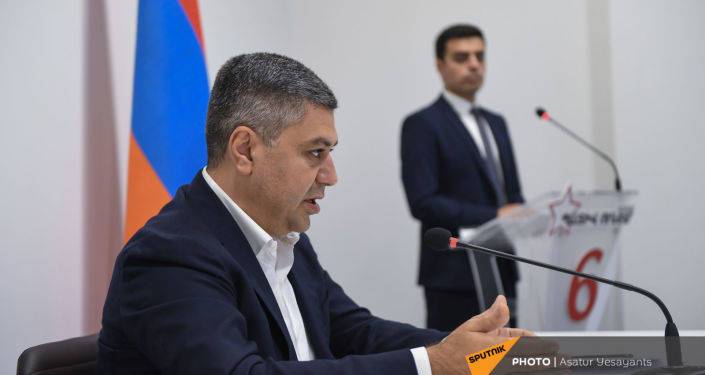 Блок "Честь имею" предлагает сформировать парламентскую комиссию по вопросам Карабаха