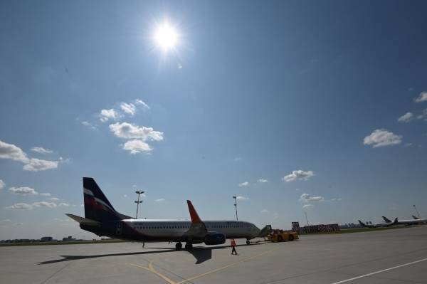 Пассажирский Boeing 737 произвёл экстренную посадку в аэропорту Симферополя