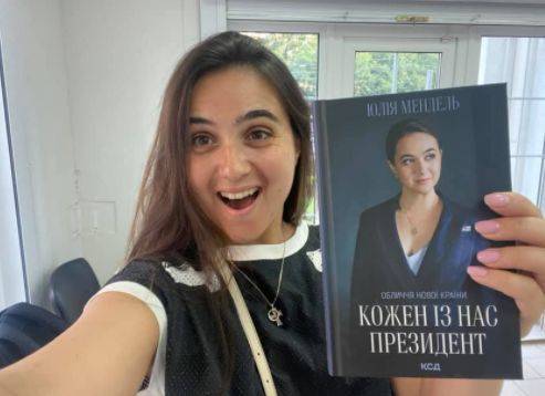 «Пусть почитает на досуге»: Мендель отправила свою книгу пресс-секретарю Путина Пескову