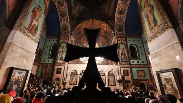 Как с помощью церкви и пропаганды насилия Путин пытается разрушить Грузию