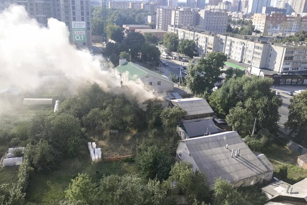 Пожарные установили очаг возгорания в доме на Касимовском шоссе в Рязани