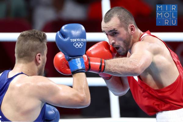 Боксер Муслим Гаджимагомедов вышел в четвертьфинал Олимпийского турнира