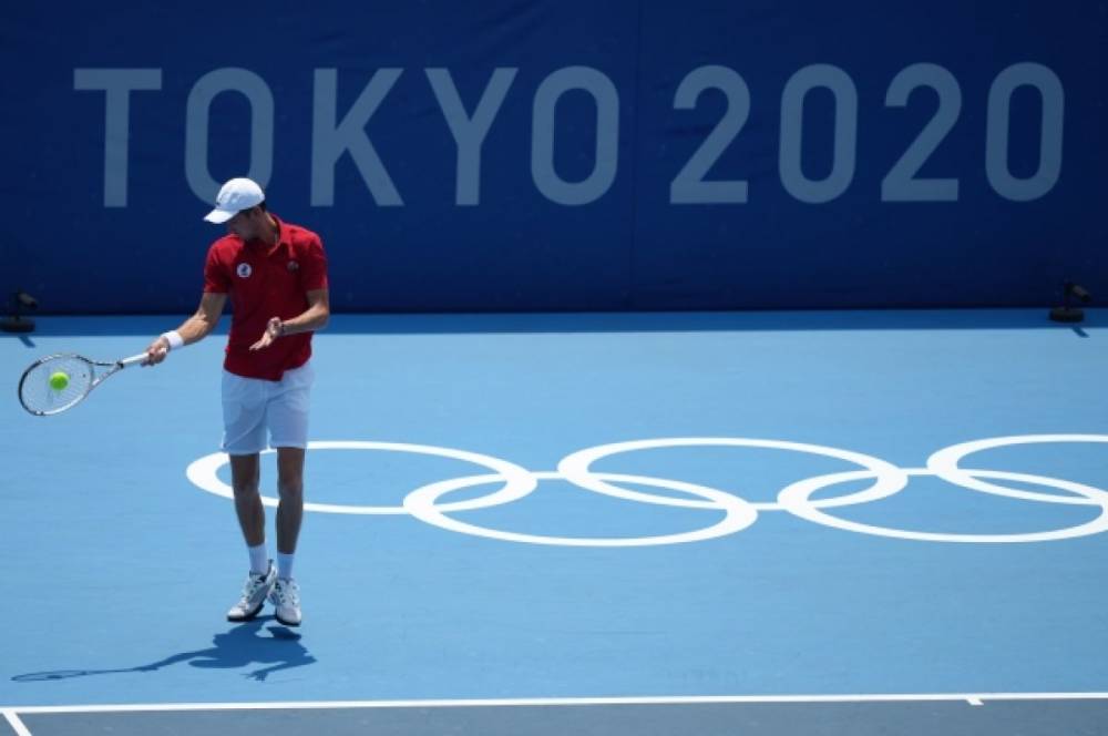 Теннисист Медведев сообщил о плохом самочувствии во время матча в Токио