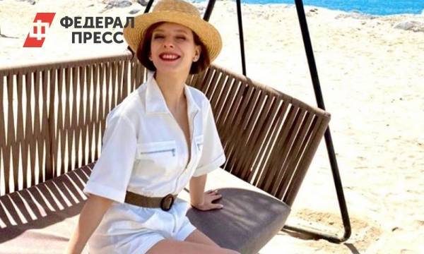 Беременная Арзамасова взбудоражила россиян горячими снимками