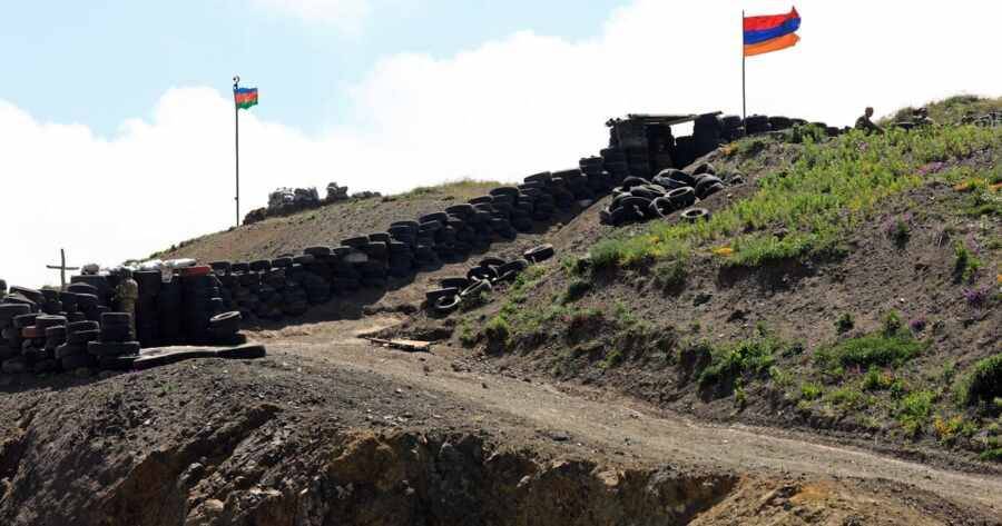 Армения сообщила о боях на границе с Азербайджаном