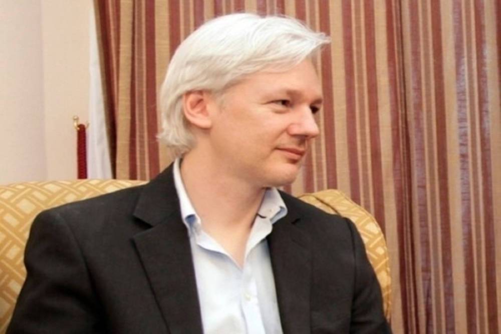 Основатель WikiLeaks Ассанж лишился гражданства Эквадора
