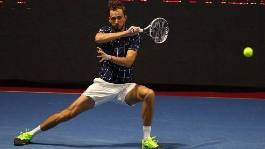Теннисист Медведев прошел в четвертьфинал олимпийского турнира в Токио