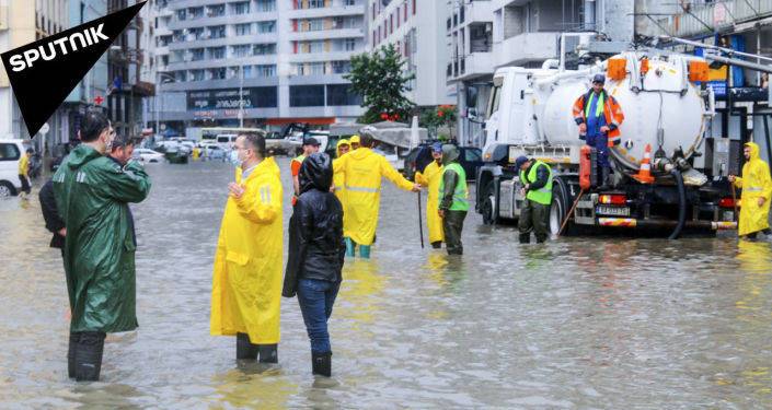 Батуми и Зугдиди затопило: видео наводнения после ливневых дождей