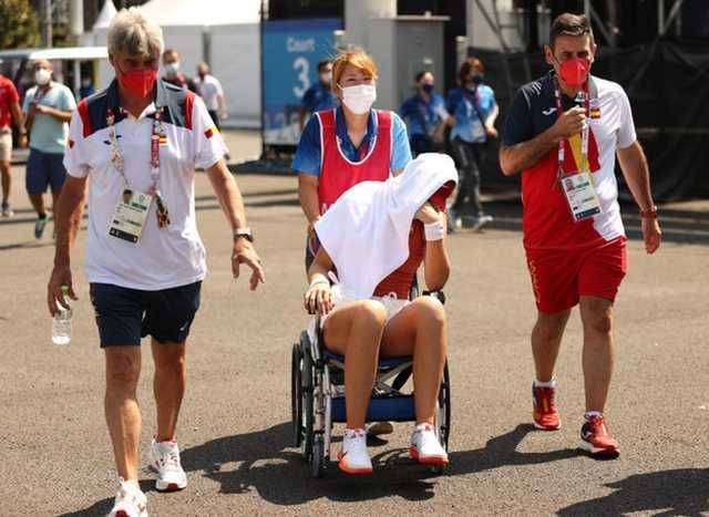 Увезли на коляске: потенциальной сопернице Свитолиной на Олимпиаде стало плохо после первого сета