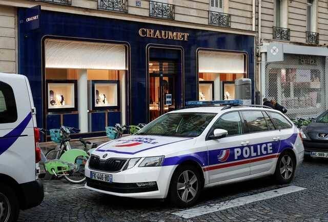 В Париже вор на самокате ограбил элитный ювелирный бутик: украдены драгоценности на €2 млн