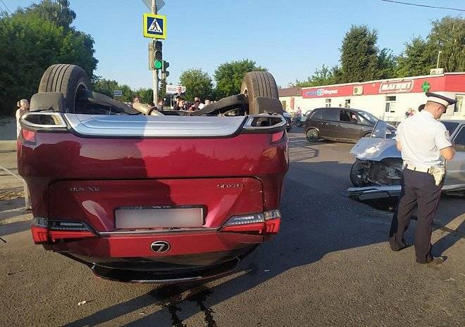 В Михайлове 18-летний водитель проехал на «красный» и устроил серьезную аварию