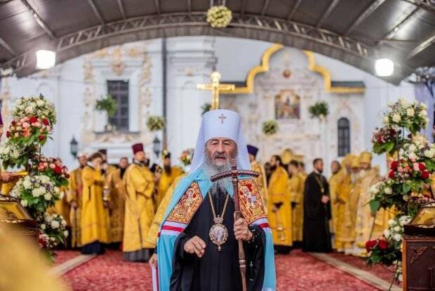 В Киево-Печерской лавре верующие УПЦ из разных уголков Украины празднуют День Крещения Руси