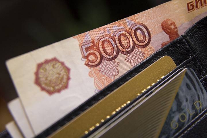 Мужчина обманул своего знакомого и украл у него 2,2 миллиона рублей в столичном ТЦ