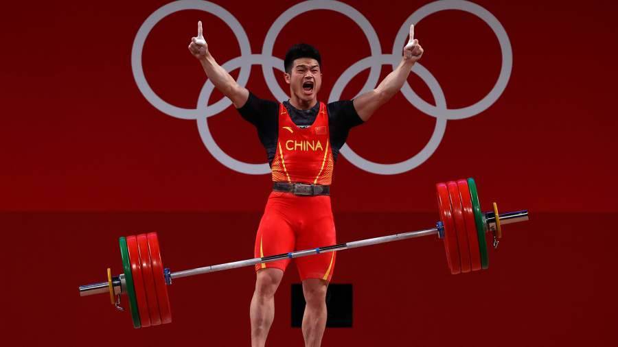 Тяжелоатлет из Китая победил на Олимпиаде и установил мировой рекорд