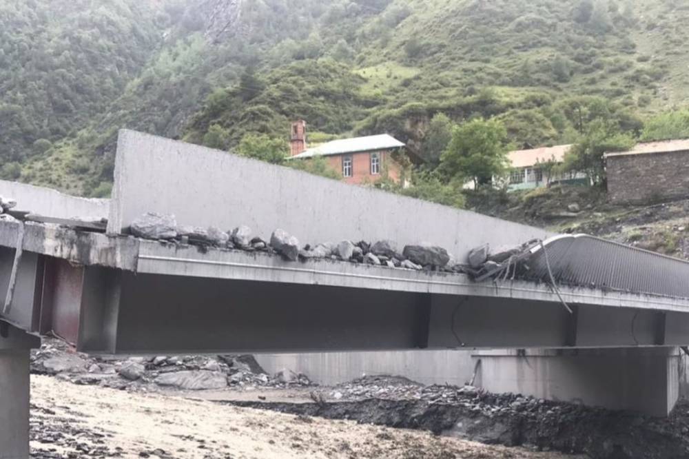В горах Дагестана ливни разрушили мост