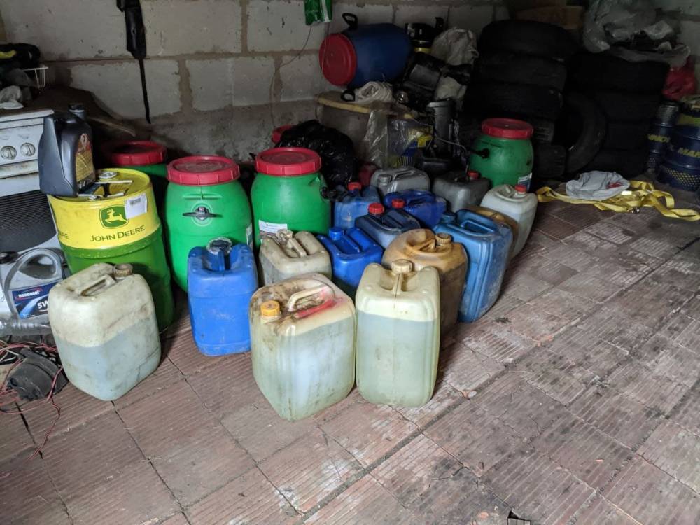 "Очистили" нефтебазу. В Зельвенском районе женщина украла 350 литров дизельного топлива