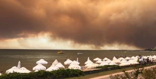 Лесные пожары в Анталии достигли жилых домов: эвакуированы три квартала
