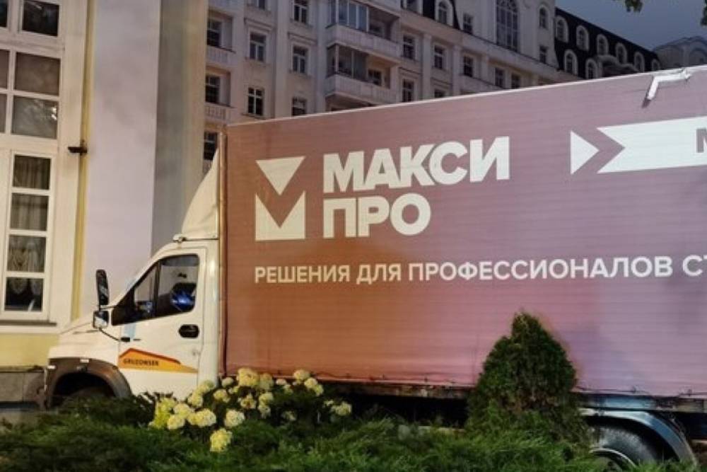 В Москве грузовик протаранил здание Центра оперного пения Вишневской