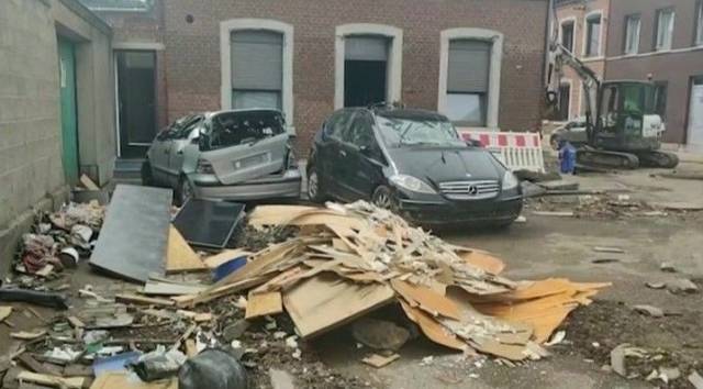 В Бельгии после сильных наводнений начался мусорный кризис (ФОТО)
