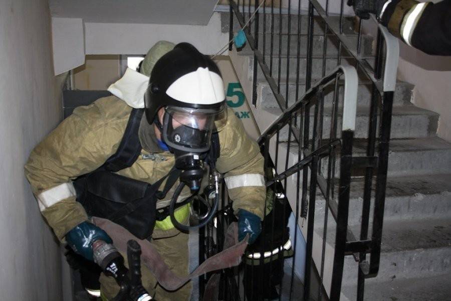 В Астрахани при пожаре на ул. Савушкина пострадал пенсионер