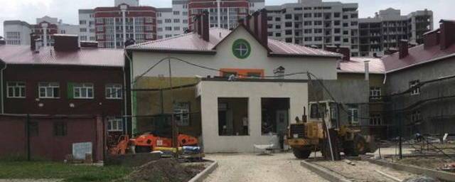 В Брянске на улице Строкина завершается строительство детского сада «Тюльпанчик»