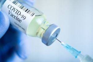 Детей и подростков хотят вакцинировать от COVID