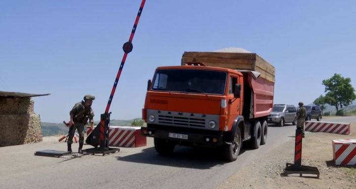 Миротворцы передали гуманитарную помощь 20 многодетным семьям в Карабахе