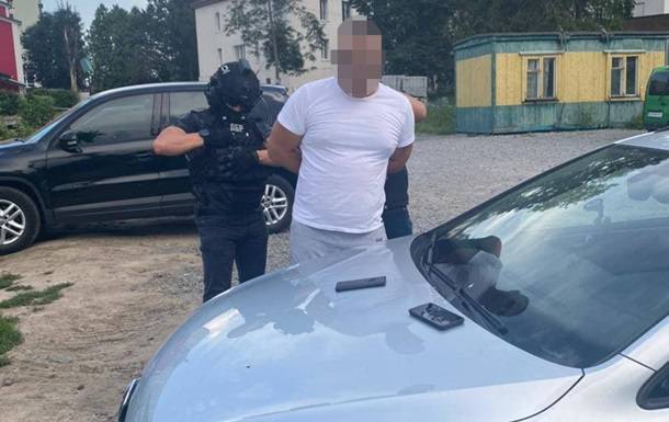 В Хмельницкой области на взятке задержали двух полицейских