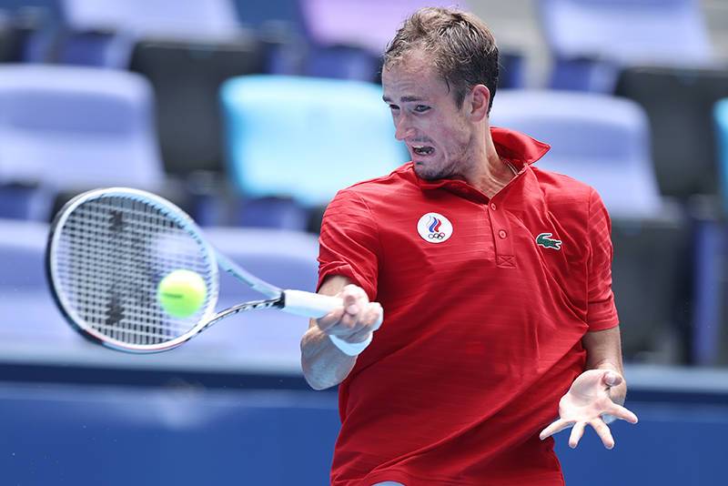 Теннисист Медведев заявил, что ему стыдно за результат на ОИ