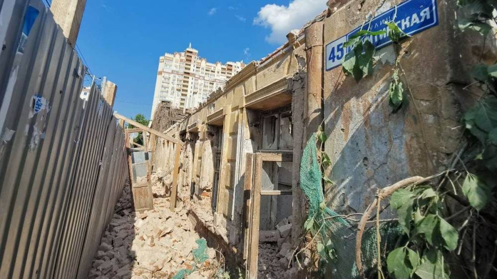 В Воронеже начали разрушать проданный под реконструкцию дом агронома Вагнера