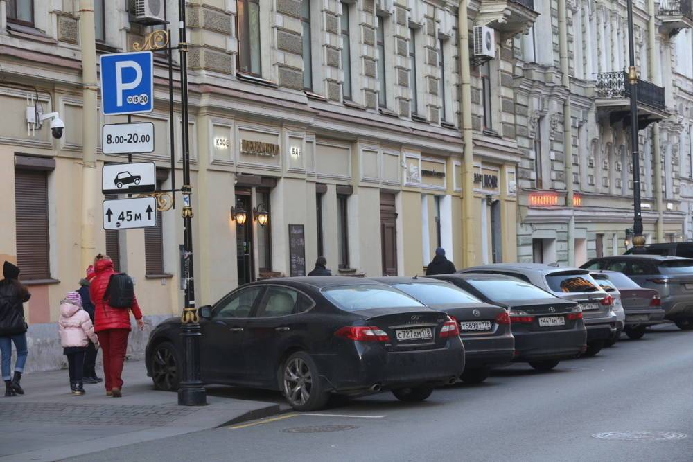 Сотрудники Комтранса поймали почти 14 тысяч нарушителей правил парковок Петербурга