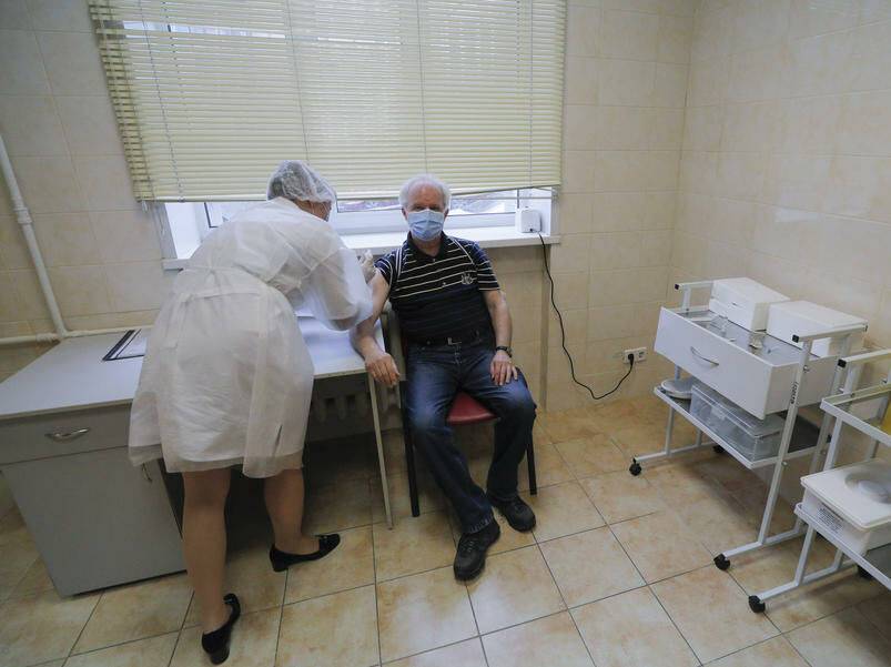 Украинским медикам выплатили компенсации за лечение от COVID-19. Им насчитали более, чем 100 тыс. дней больничных – Фонд соцстрахования