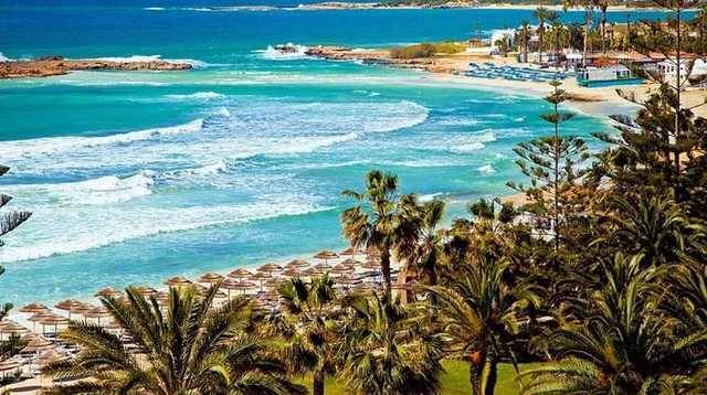 Курортный Кипр ужесточает правила въезда для невакцинированных украинцев