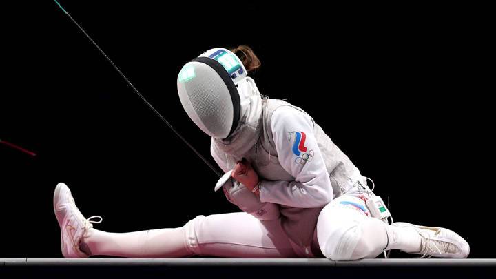 Олимпийская чемпионка Мартьянова после награждения покинула арену в кресле