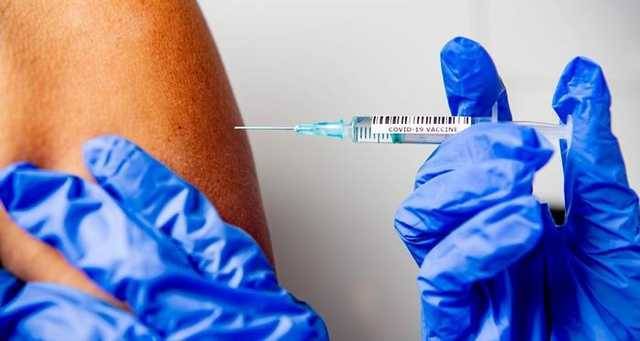 Медична експертка ЮНІСЕФ пояснила, чи потрібно вакцинуватися третьою дозою проти коронавірусу