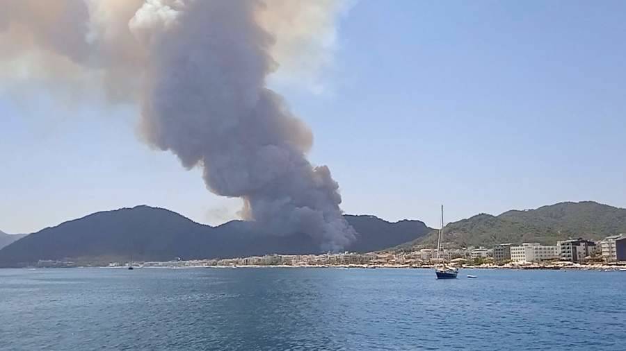 Власти Турции заверили в отсутствии опасности для туристов из-за пожаров