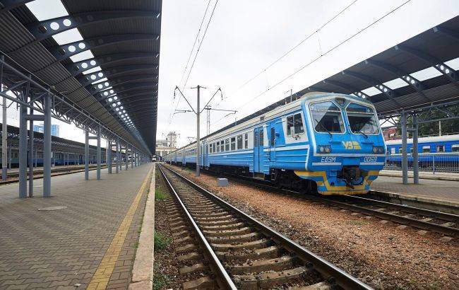 «Укрзализныця» продлила маршрут двух пригородных поездов