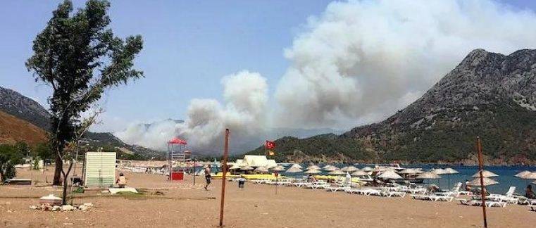 Российские туристы не отменяют бронирование в отелях Турции из-за лесных пожаров