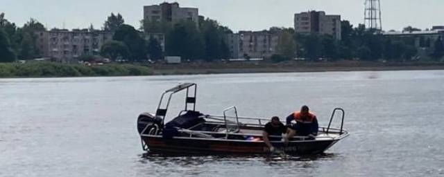 В Великом Новгороде спасатели обнаружили тело юноши, прыгнувшего с пешеходного моста