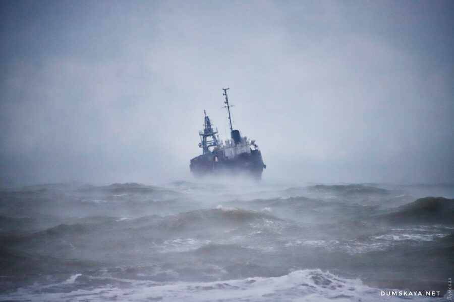 Украинское рыболовецкое судно в Чёрном море подало сигнал SOS