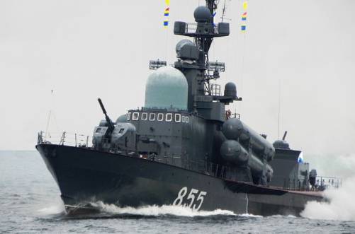 Российский ракетный катер «Ивановец» отправился на помощь терпящим бедствие украинским рыбакам
