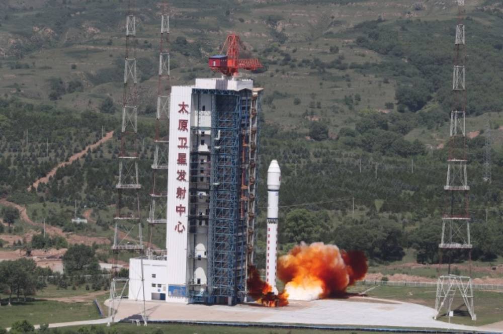 Китай успешно запустил в космос пять спутников