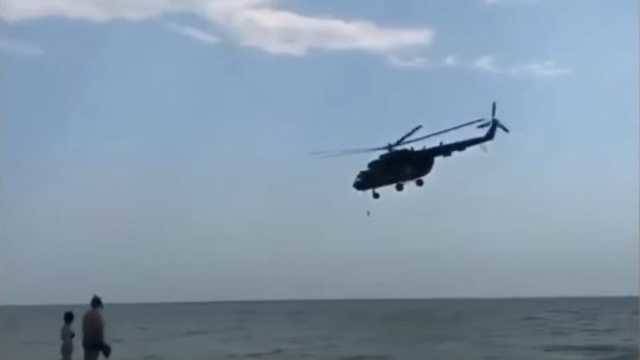 На Азовском побережье отдыхающих пугают вертолеты