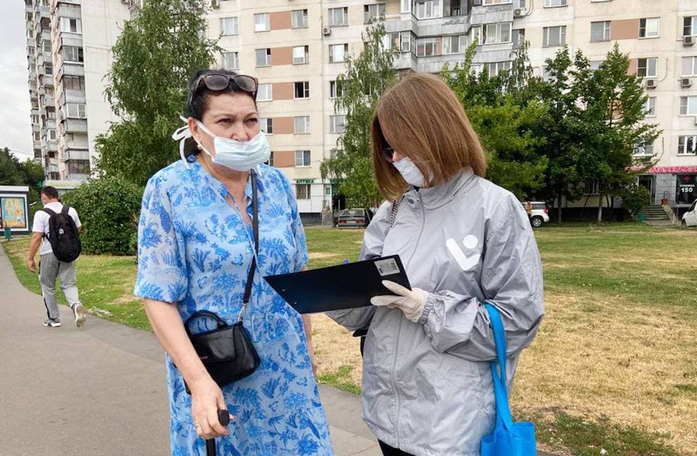 Волонтёры познакомили люблинцев с проектом благоустройства двора на Головачёва
