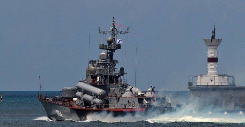 Украинские военные обвинили Россию в неоказании помощи рыболовному судну