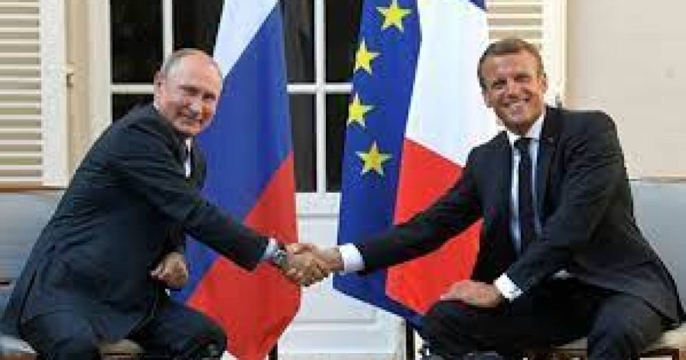 Макрон заявил Путину, что хочет более доверительных отношений между ЕС и Россией