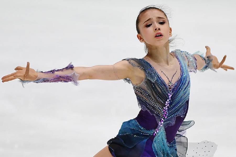 Валиева показала невероятную растяжку: "Тянусь к победе на льду". ВИДЕО
