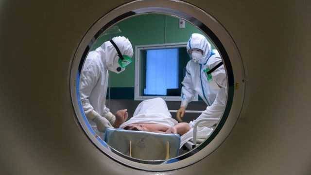 Россия пятый день подряд обновила антирекорд по смертности от коронавируса
